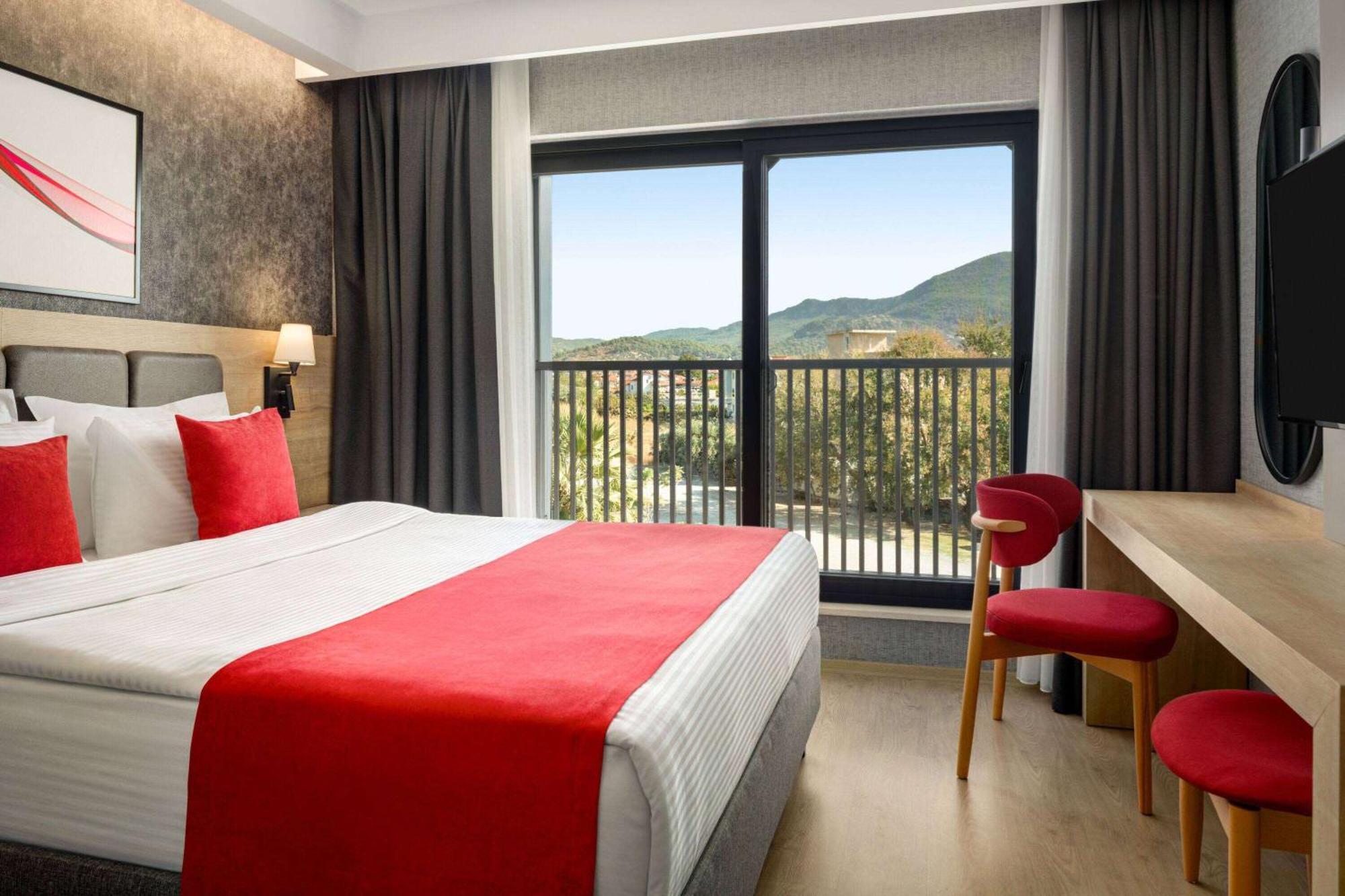 Ramada By Wyndham Dalaman Exteriör bild